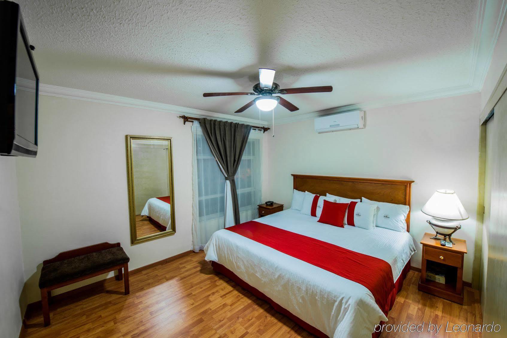Del Marques Hotel And Suites Guadalajara Ngoại thất bức ảnh