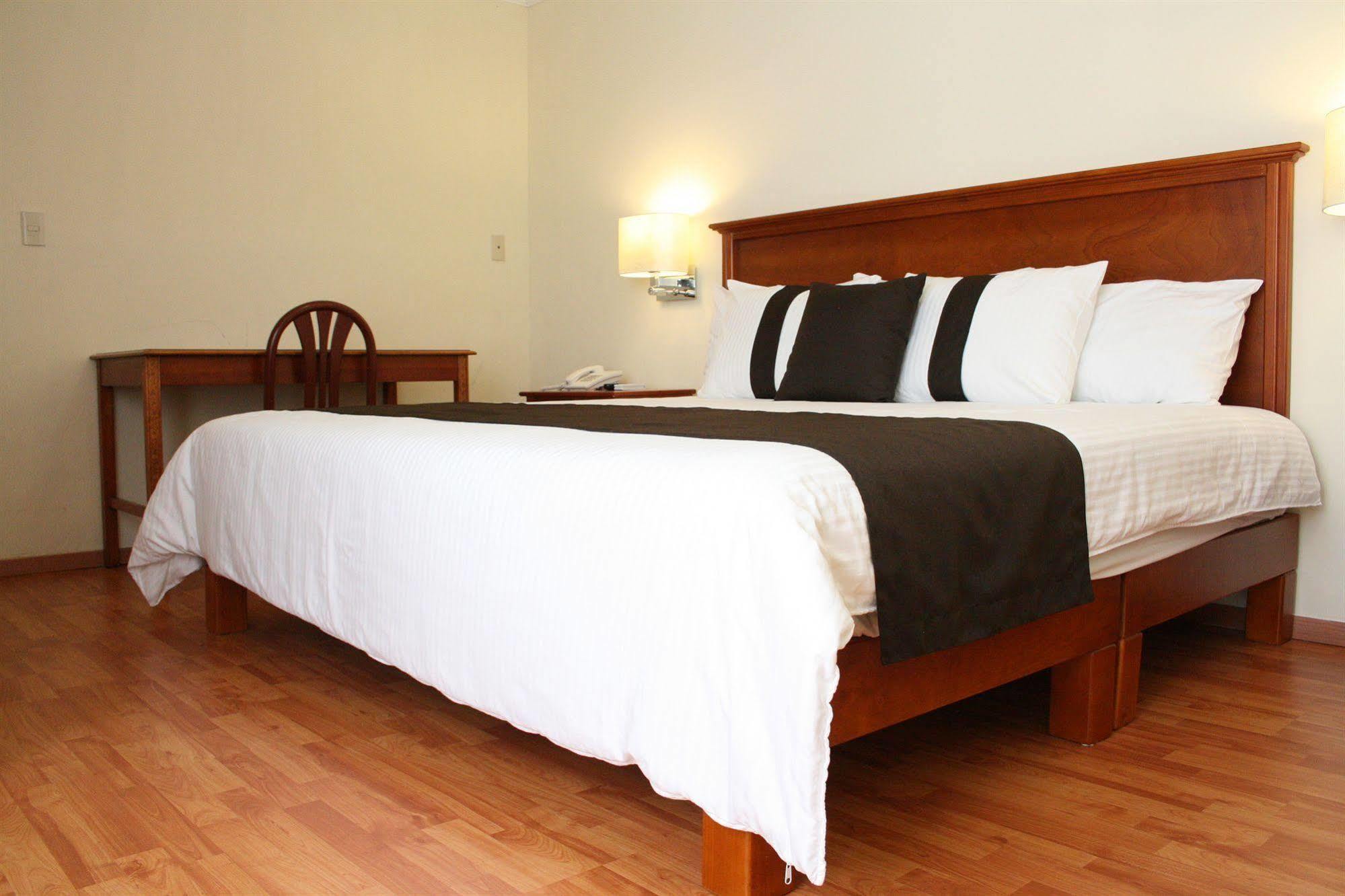 Del Marques Hotel And Suites Guadalajara Ngoại thất bức ảnh